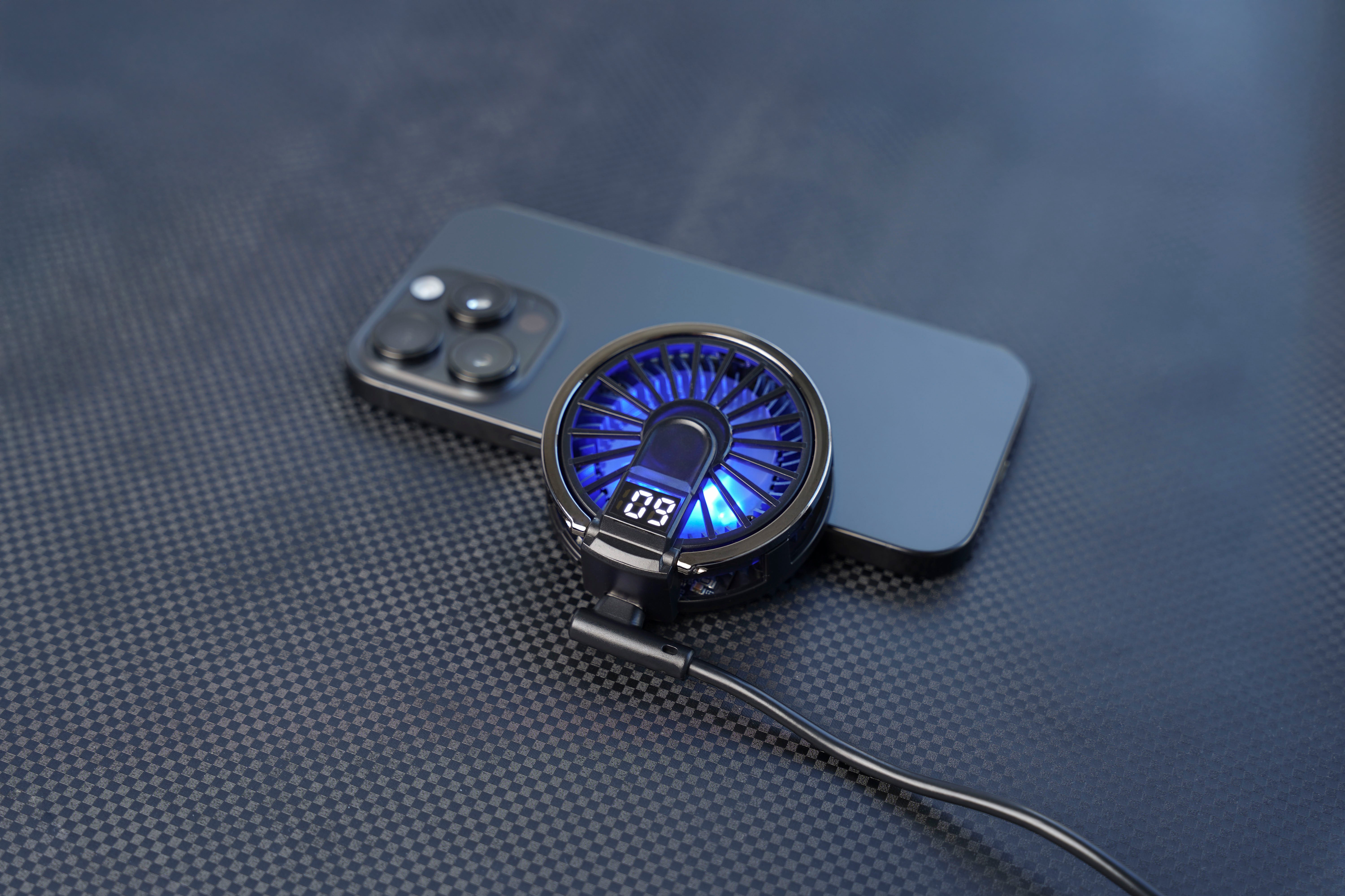 スマホ冷却ファンの使用イメージ