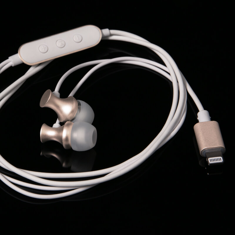 iPhone/iPad/iPod Lightningコネクタ対応イヤフォン(ボリューム/マイク付) 「極の音域 Digital Feel 匠」 ゴールド