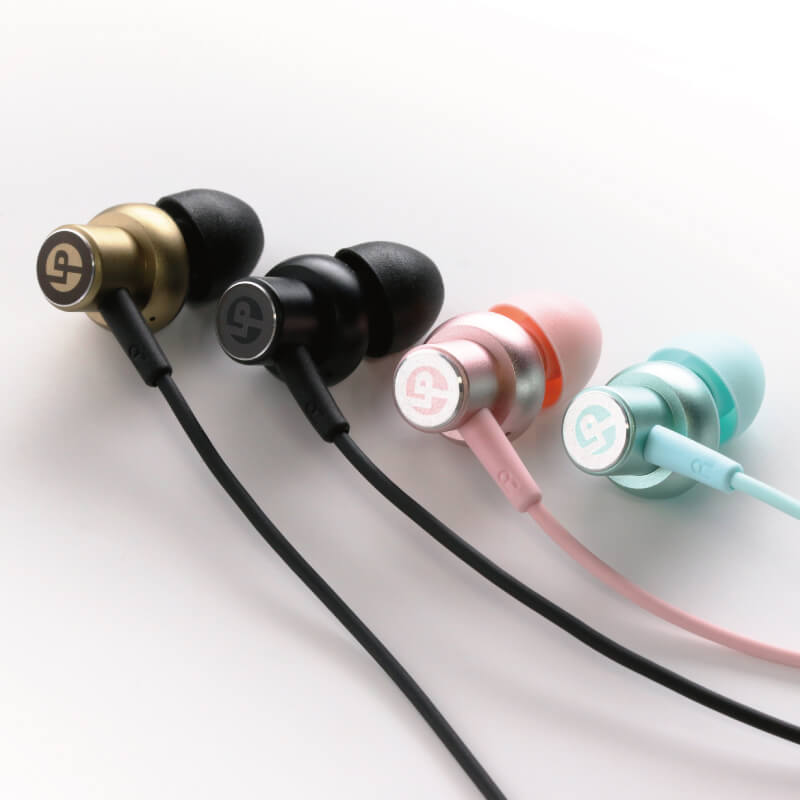 iPhone/スマートフォン イヤフォン(ボリューム/マイク付)「極の音域 METAL(メタル)」ブラック